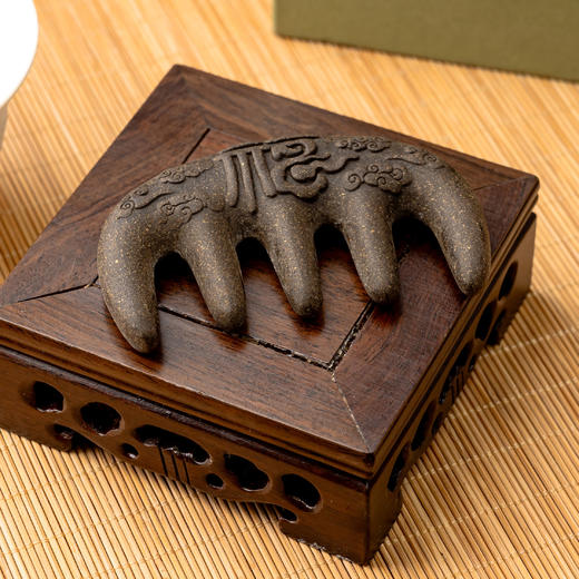 【养发按摩 一梳多用】养发合香梳 何首乌、黑芝麻、桑葚、零陵香等8位珍贵草本制成 养发护发 非遗技艺制作 圆润舒适 不伤肌肤 梳头、按摩、刮痧 礼盒包装 自用送礼都合适 商品图2