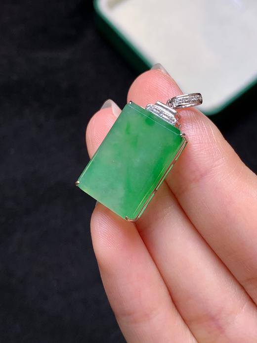 平安无事牌翡翠吊坠 商品图1