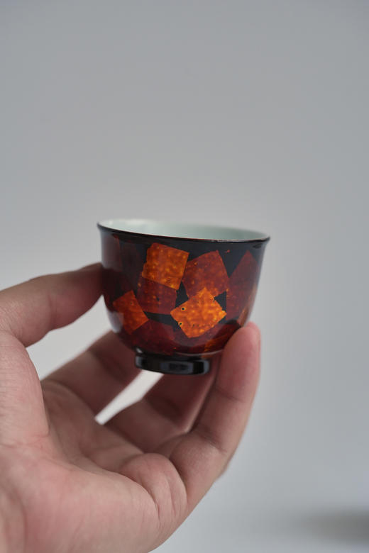 守艺 · 大漆贴金箔杯(闻香杯、品茗杯)  闻香杯长宽高约6*6*5 约65ml 品茗杯长宽高约6.8*6.8*4.5 容量约65ml 商品图4