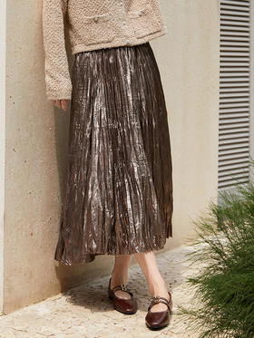闪耀吸睛！金属光泽感百褶半身裙，解锁复古摩登范
