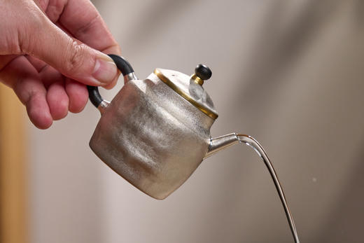 守艺·奇石形小银壶 长宽高约为9*6*7.5 克重约 118 克 130 毫升 商品图1