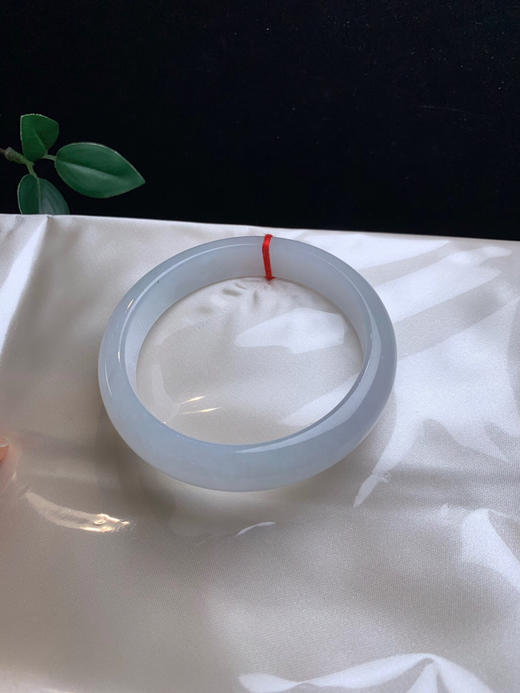 620502，64 大圈口手镯，清新白底  干净清爽，润润的 商品图4