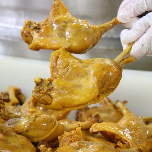 【一月一次 喜欢吃 别错过】活动来啦！即食鸭腿买7个送1个，何掌柜大鸭腿，新鲜出炉，自家厨房的味道，撕开就啃，省钱过瘾 商品图1
