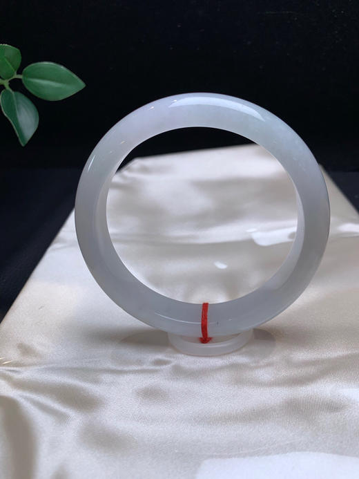 620502，64 大圈口手镯，清新白底  干净清爽，润润的 商品图0