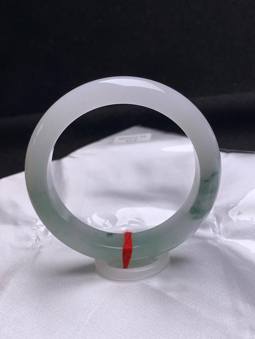 620507，52.6圈口，糯化飘花正圈平安镯，底子胶润，整体清爽 商品图2