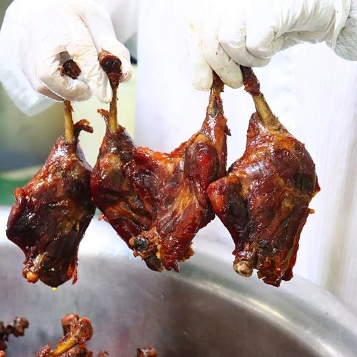 【一月一次 喜欢吃 别错过】活动来啦！即食鸭腿买7个送1个，何掌柜大鸭腿，新鲜出炉，自家厨房的味道，撕开就啃，省钱过瘾 商品图2