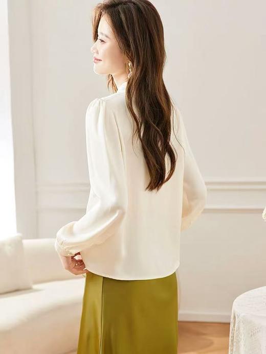 【新品推荐】仿真丝缎面顺滑新中式拼蕾丝长袖小衫-喜出 商品图1