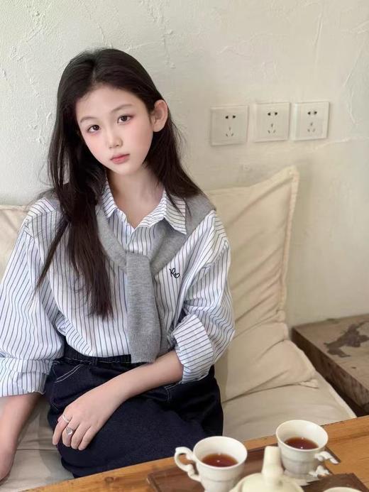 【新品推荐】吉妮品牌-046A（赠送厚披肩）蓝条纹衬衫小衫-喜出 商品图5