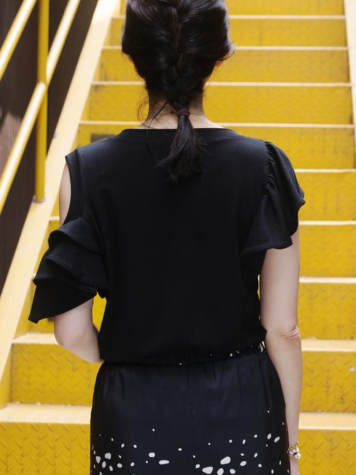 TYNVIE 平纹针织露肩荷叶边袖上衣 - 黑色 商品图4