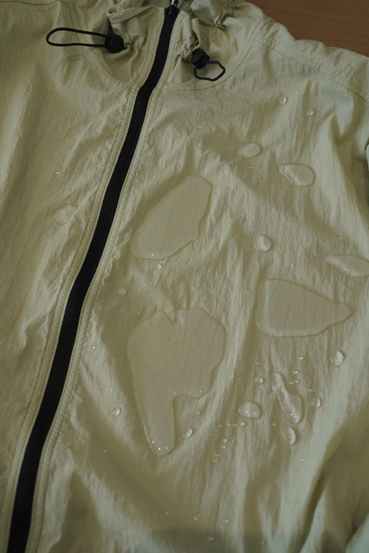 王炸必抢❗柜上💰565+【轻户外空气感山系外套防晒衣】抗菌速干防水防污，轻薄透气！面料微皱肌理感，立体有廓形，上身可咸可甜，真的很酷⚠UPF50+！海边度假 / 通勤上课 / 户外徒步全适配！ 商品图9