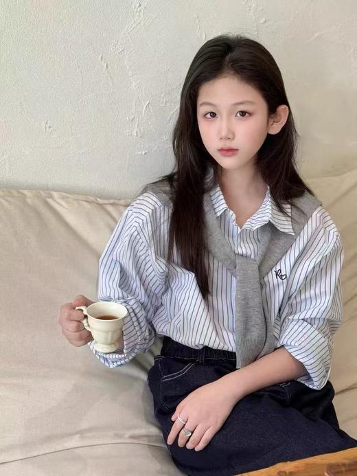 【新品推荐】吉妮品牌-046A（赠送厚披肩）蓝条纹衬衫小衫-喜出 商品图3