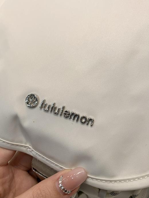 贸易公司订单线 Lulu Drawstring 女士抽绳水桶背包 宝藏通勤双肩~ 大小合适，10L的容量，实用性非常强，日常出门绝对足够了，用料都是订单标准来的，工艺严谨，每一只都是按照入柜的标准出货 商品图3