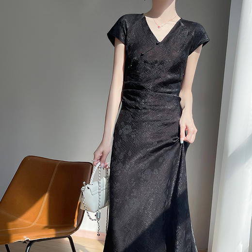 【2-7天发货】纤束马国风新中式V领连衣裙 SL-8246 商品图8