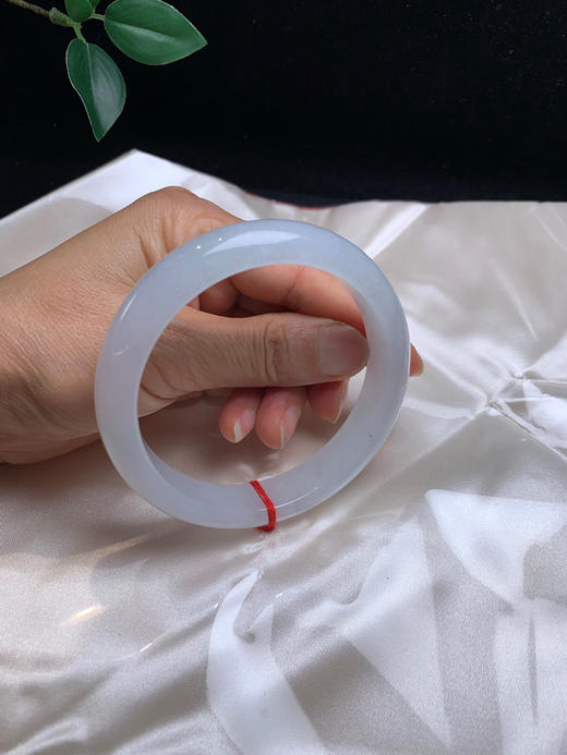 620502，64 大圈口手镯，清新白底  干净清爽，润润的 商品图5