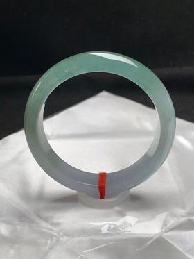 620510，55.5圈口，冰油青半山半水正圈平安镯，种水好，冰透有光感