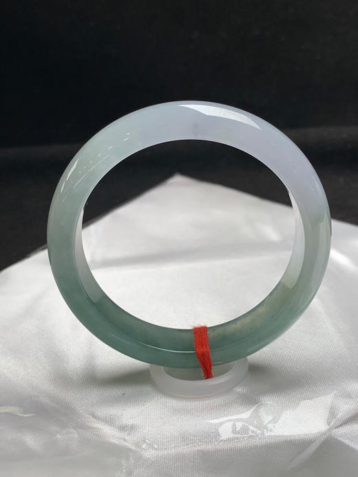 620510，55.5圈口，冰油青半山半水正圈平安镯，种水好，冰透有光感 商品图3