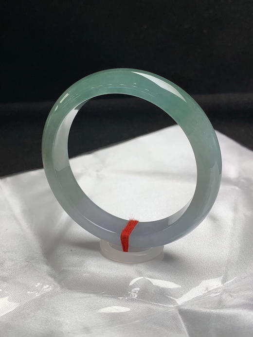 620510，55.5圈口，冰油青半山半水正圈平安镯，种水好，冰透有光感 商品图2