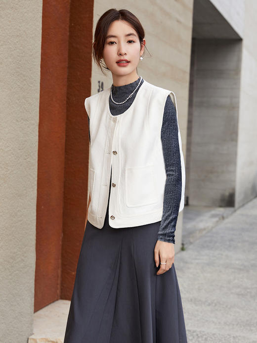 精致感爆棚！简约白色马甲，口袋设计实用又时髦 商品图1