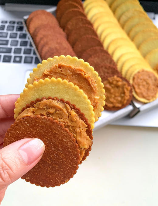 零食专区【田园市集 花生酱饼干】甜原柿吉 薯片花生酱夹心饼干「双口味」100克*4袋（2袋可可味+2袋原味）{约72小时发货 勿催单} 商品图8