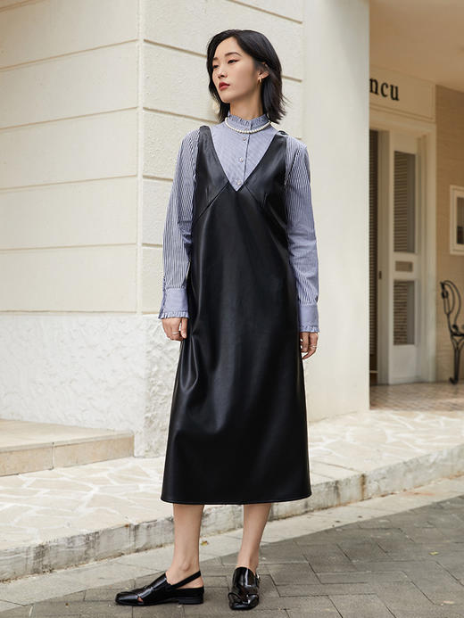 职场休闲皆适配！黑色皮面吊带裙 内搭条纹衫 优雅又干练 商品图1