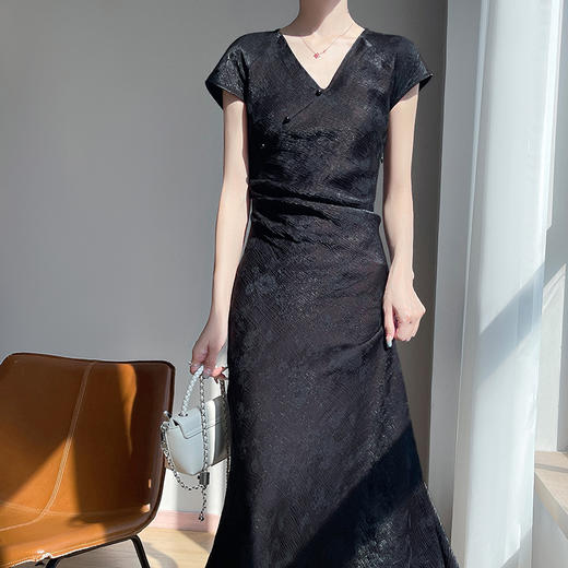 【2-7天发货】纤束马国风新中式V领连衣裙 SL-8246 商品图7