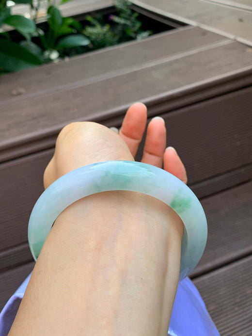 620518，61.5圈口，糯化飘花正圈平安镯，淡底色飘绿花，种老水足，尺 商品图5