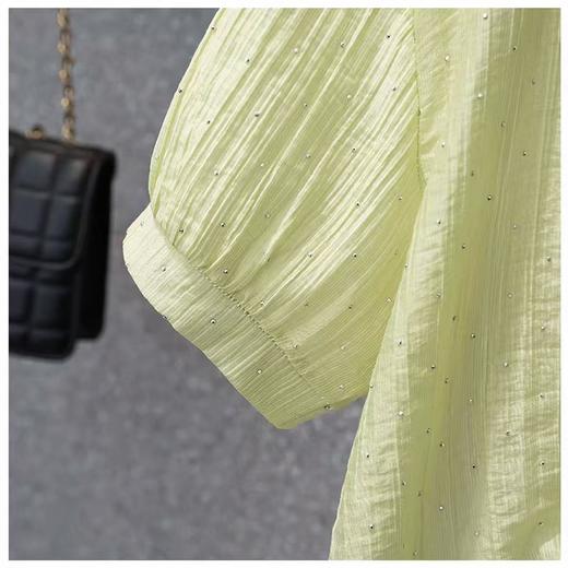 8.9秒杀【特卖】922烫钻V领压皱肌理纹打结小衫（不含背心）-喜出 商品图2