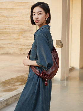 复古牛仔衬衫连衣裙女 中袖开叉设计 配棕色斜挎带超有范