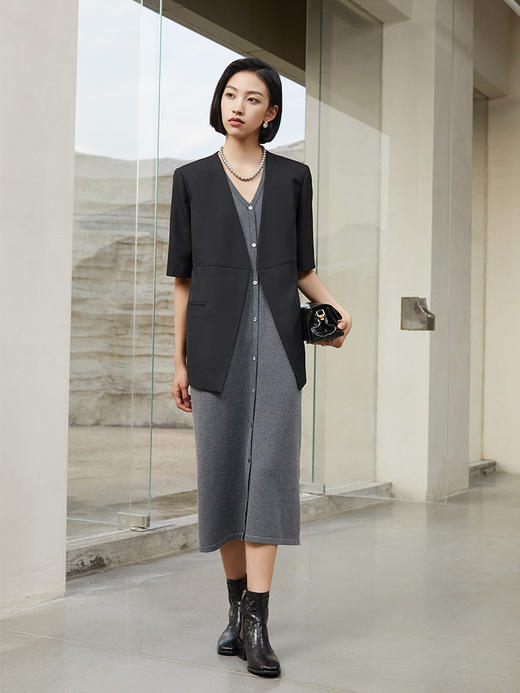 简约 V 领单排扣无袖针织连衣裙 气质修身中长款背心裙 商品图0