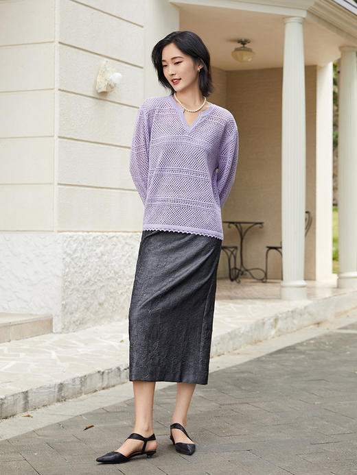 淡紫色 V 领镂空毛衣女 宽松灯笼袖 精致钩花慵懒风针织衫 商品图1