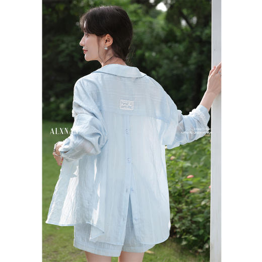 【6折秒杀】鹿向南「薄荷蓝冰」法式浅蓝色薄款防晒衬衫女夏显瘦开衫外套上衣L56650+L56650DK 商品图0
