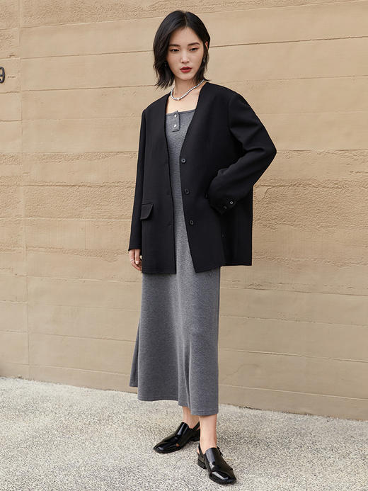 极简高级感！灰色直筒连衣裙，搭黑色西装超有范儿 商品图1