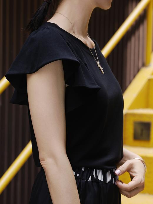 TYNVIE 平纹针织露肩荷叶边袖上衣 - 黑色 商品图3