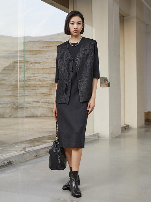 极简魅力！黑色中袖连衣裙，诠释低调高级感 商品图1