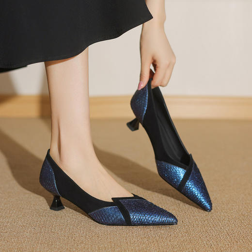 【预售5天】法式时尚尖头，拼色浅口低跟单鞋ZF&25153 商品图0