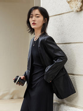 酷飒担当！V 领黑色 pu 皮西装外套 大口袋设计 宽松廓形皮衣