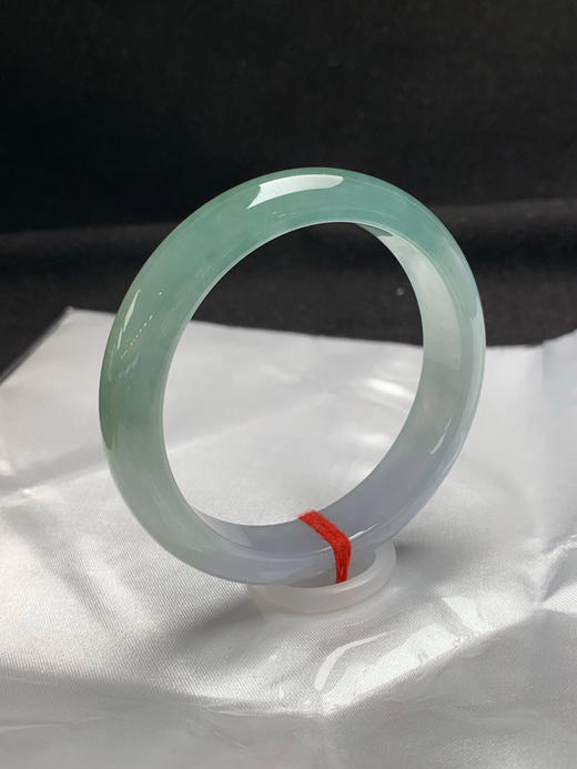 620510，55.5圈口，冰油青半山半水正圈平安镯，种水好，冰透有光感 商品图1