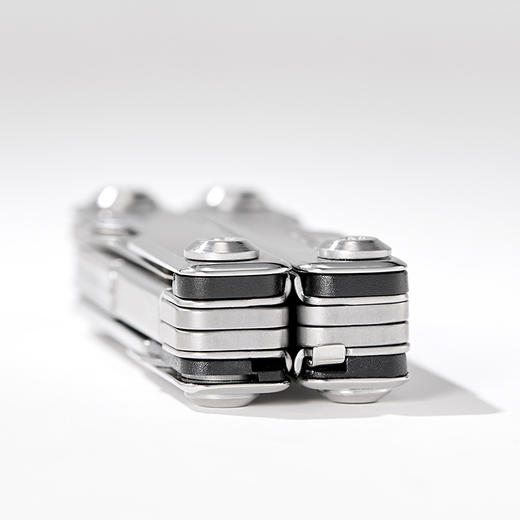 SWISS+TECH瑞士科技 赤眼蜂九合一多功能救援剪急救剪刀 商品图13