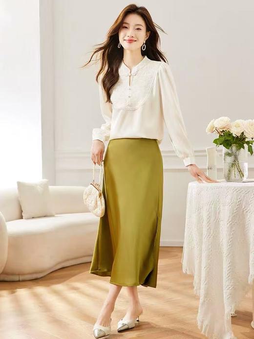 【新品推荐】仿真丝缎面顺滑新中式拼蕾丝长袖小衫-喜出 商品图2