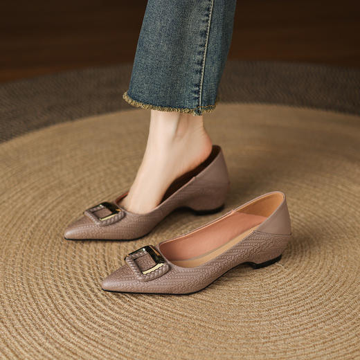 【预售5天】软面羊皮时尚方扣坡跟，内增真皮通勤尖头小皮鞋浅口单鞋LD&7417 商品图0