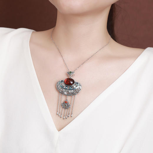 【招财雅韵】S925纯银南红和田玉碧玉蛋面招财进宝血珀流苏吊坠【CW-DZ06757】 商品图3