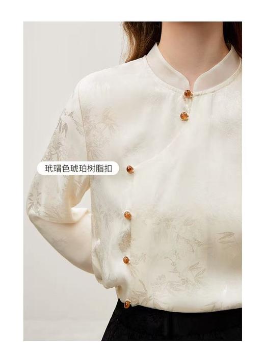 【新品推荐】瑟俪品牌-9902竹叶暗纹提花琥珀色扣长袖小衫-喜出 商品图4