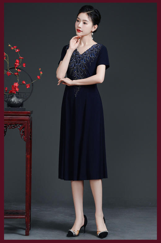 气质优雅中长款绣花中老年妈妈装连衣裙MY92497 商品图0