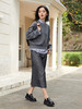 灰色宽松毛衫女 圆领落肩设计 叠穿条纹衬衫 解锁韩系穿搭新风尚 商品缩略图1