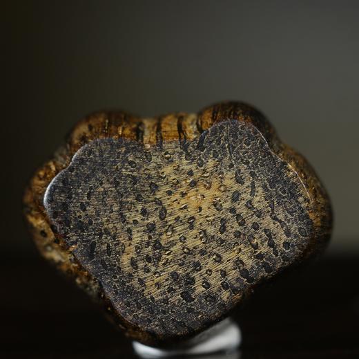 BC.AOD7.14-6   达拉干沉水(锁心)挂件 ，1.46g 商品图0