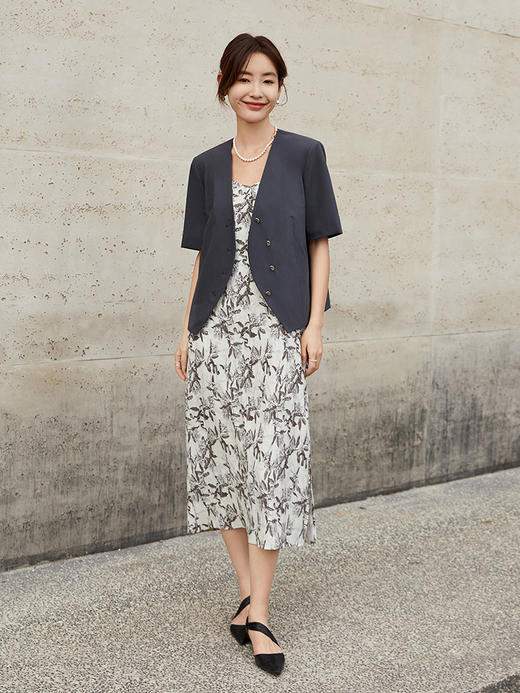 2025新款秋装中长款碎花吊带连衣裙 商品图1