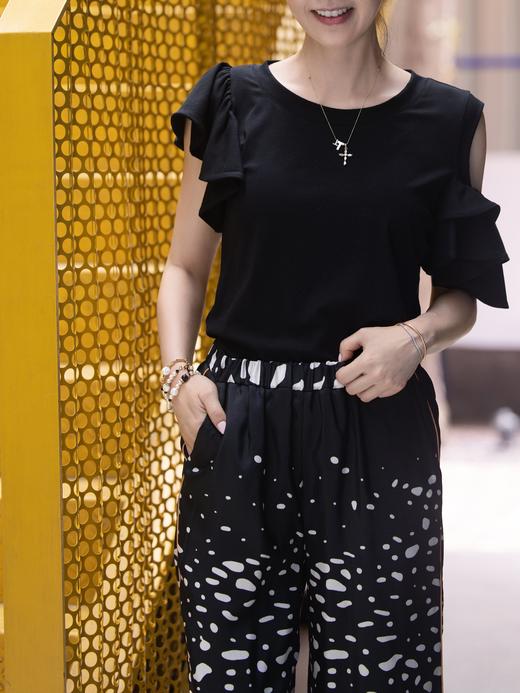 TYNVIE 平纹针织露肩荷叶边袖上衣 - 黑色 商品图1