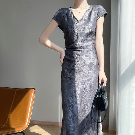 【2-7天发货】纤束马国风新中式V领连衣裙 SL-8246 商品图6