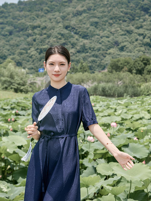 【立体印花真丝连衣裙】25年夏季新品女士100%桑蚕丝系带收腰中长款裙子 商品图1