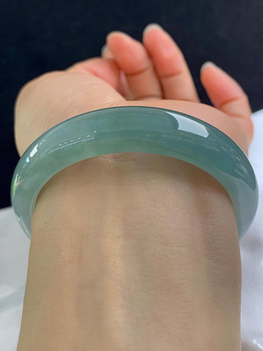 620510，55.5圈口，冰油青半山半水正圈平安镯，种水好，冰透有光感 商品图5